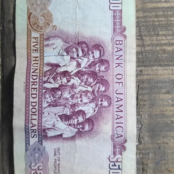 Assorted World Currency Notes - Picture 10 of 16